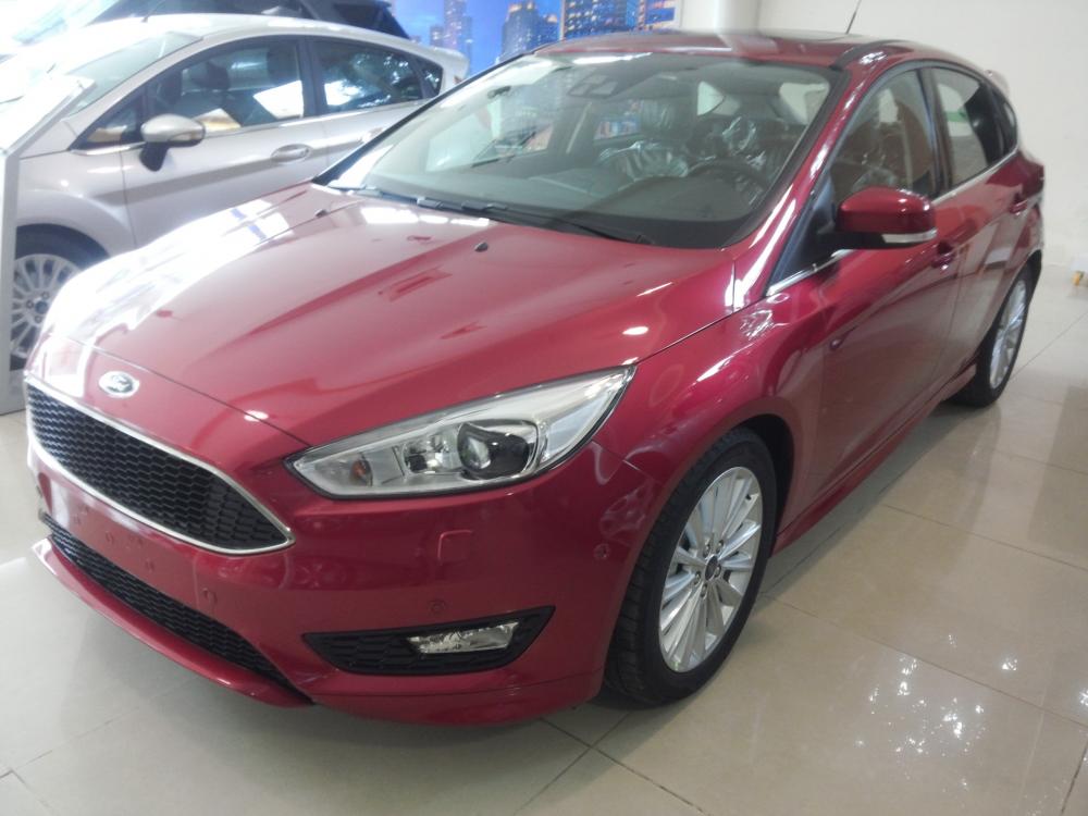 Ford Focus 2018 - Bán Ford Focus Hạng C đời 2018, màu đỏ, giá 600tr