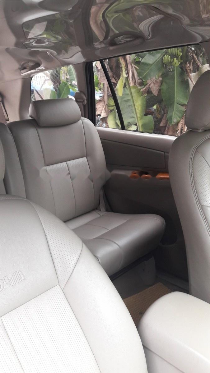 Toyota Innova 2011 - Cần bán lại xe Toyota Innova đời 2011