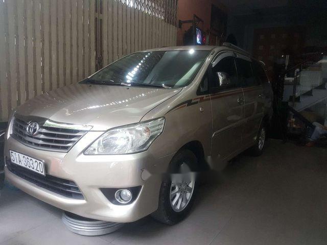 Toyota Innova 2012 - Cần bán lại xe Toyota Innova 2012, màu bạc, giá chỉ 495 triệu