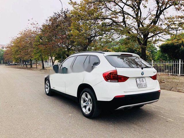 BMW X1 2011 - Bán xe BMW X1 đời 2011, màu trắng