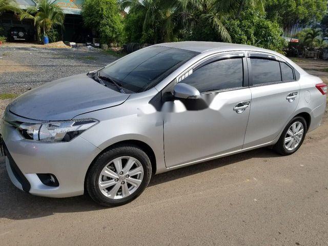 Toyota Vios  E 2015 - Bán ô tô Toyota Vios E đời 2015, màu bạc