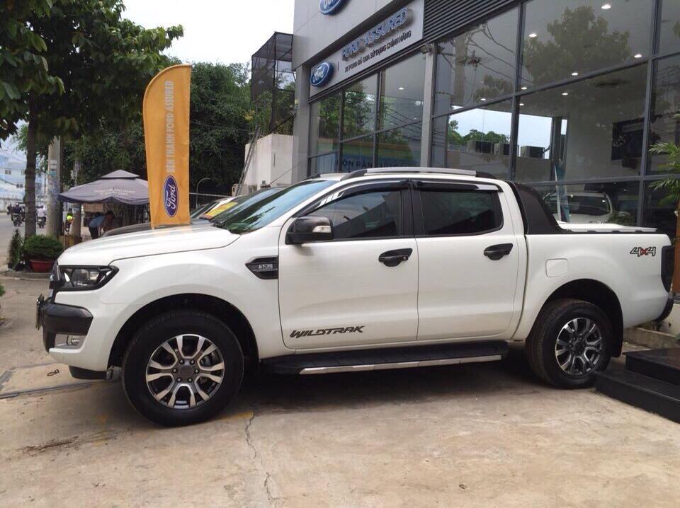 Ford Ranger 2015 - Bán Ford Ranger Wildtrak 3.2L trắng đời 2015 giá thương lượng. Hỗ trợ vay ưu đãi hotline: 090.12678.55