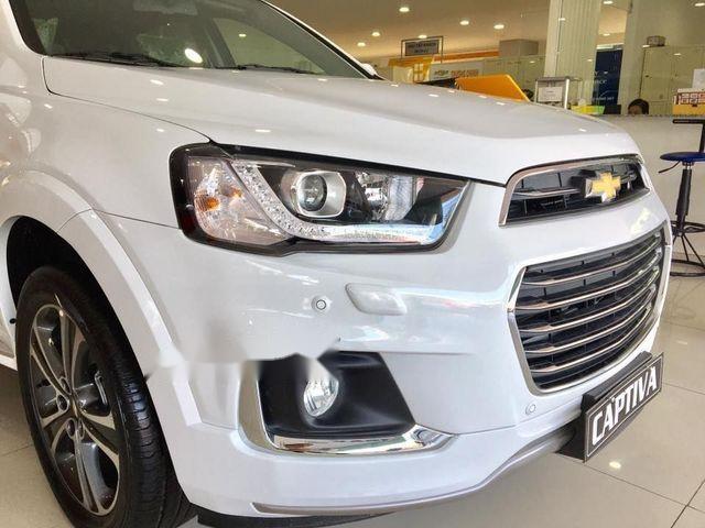 Chevrolet Captiva 2018 - Cần bán xe Chevrolet Captiva năm sản xuất 2018, màu trắng