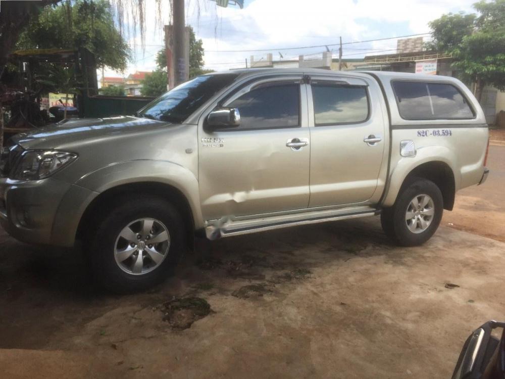 Toyota Hilux 2011 - Cần bán Toyota Hilux năm sản xuất 2011, màu bạc, nhập khẩu, 409tr