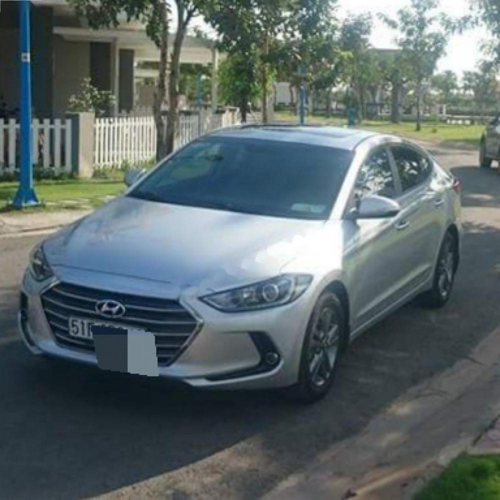 Hyundai Elantra 2017 - Cần bán xe Hyundai Elantra đời 2017, màu bạc, xe nhập, 570 triệu