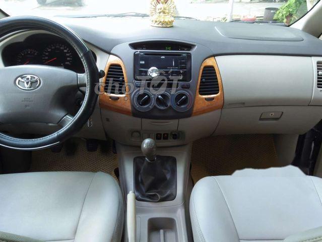 Toyota Innova 2010 - Bán Toyota Innova 2010, màu bạc giá cạnh tranh