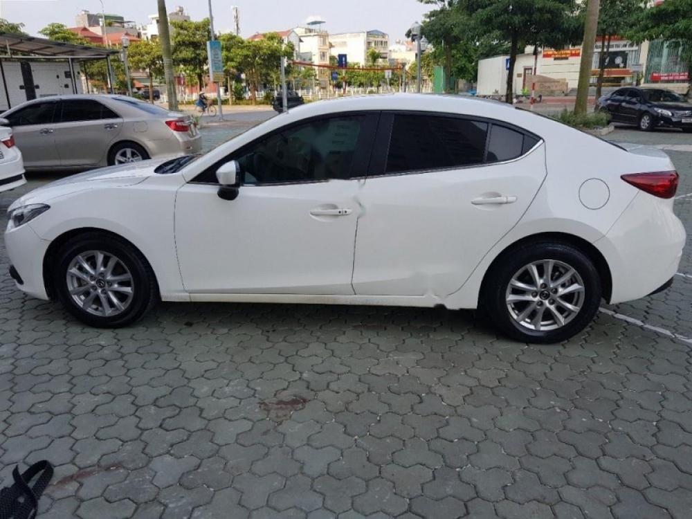 Mazda 3 2015 - Cần bán gấp Mazda 3 sản xuất năm 2015, màu trắng, giá tốt