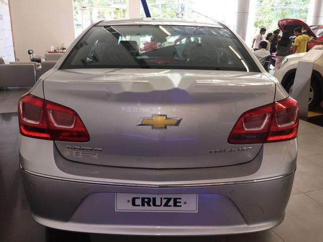 Chevrolet Cruze 2018 - Bán Chevrolet Cruze đời 2018, giá chỉ 669 triệu