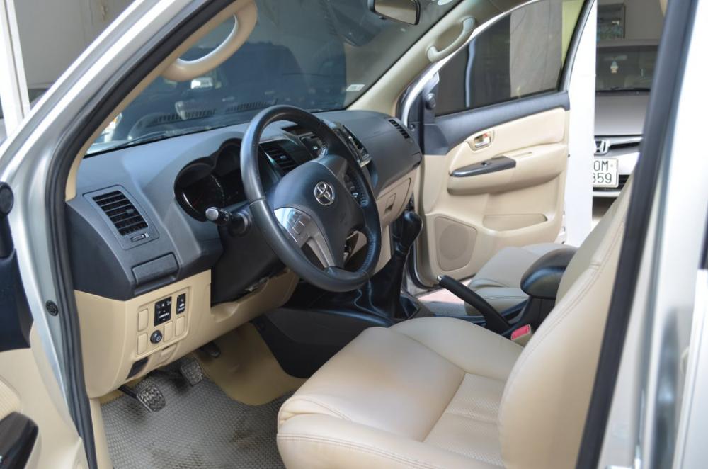 Toyota Fortuner 2.5G  MT 2015 - Cần bán xe Toyota Fortuner 2.5G MT đời 2015, màu bạc