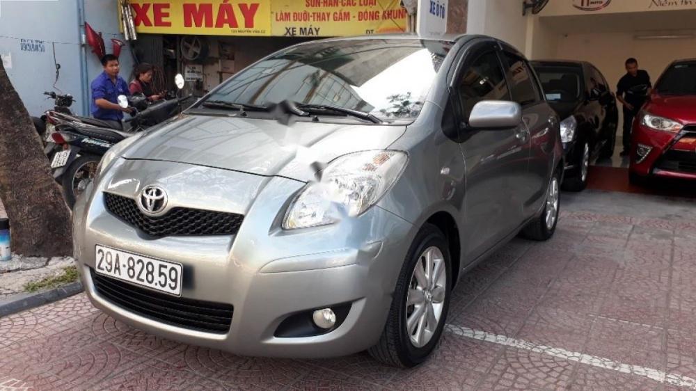 Toyota Yaris 1.3 AT 2010 - Bán Toyota Yaris 1.3 AT 2010, màu bạc, nhập khẩu nguyên chiếc chính chủ