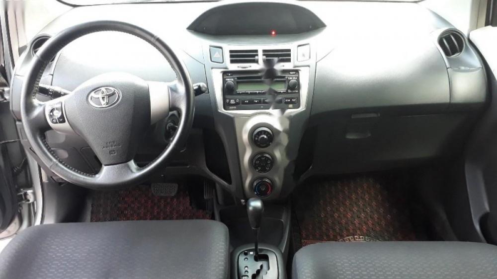 Toyota Yaris 1.3 AT 2010 - Bán Toyota Yaris 1.3 AT 2010, màu bạc, nhập khẩu nguyên chiếc chính chủ