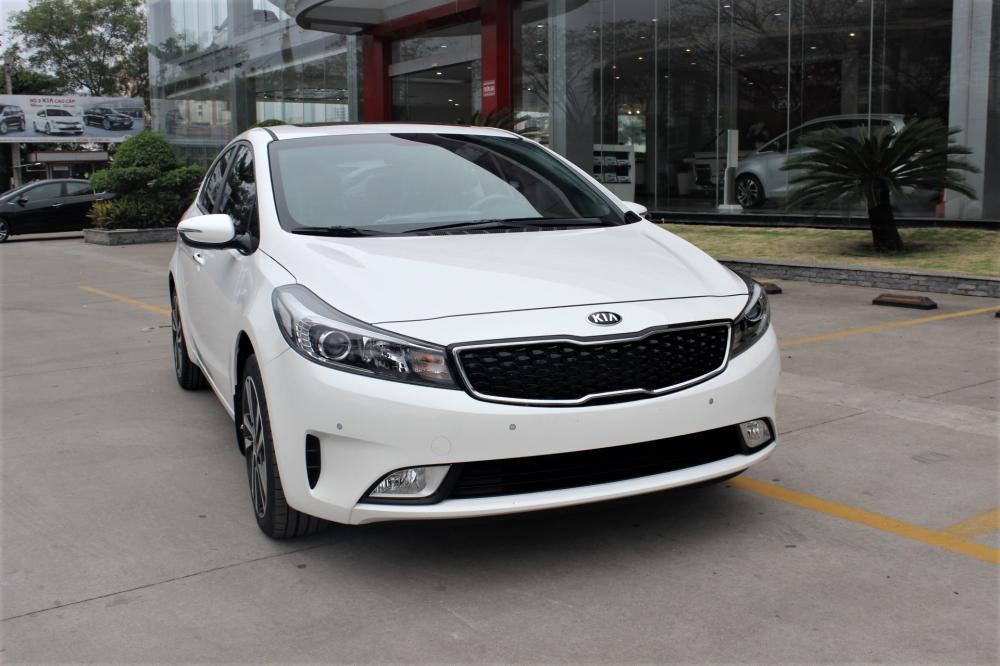 Kia Cerato 2018 - Bán Kia Cerato 1.6, máy xăng, số tự động, hỗ trợ góp 80%, giao xe ngay. LH 0938.900.433