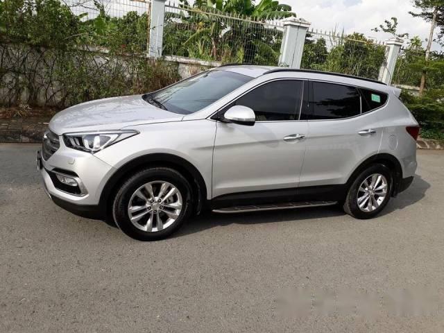 Hyundai Santa Fe 2.4 2017 - Cần bán xe Hyundai Santa Fe 2017 màu bạc 2.4 tự động