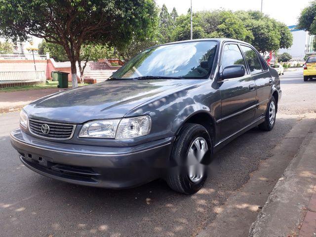 Toyota Corolla 2001 - Bán ô tô Toyota Corolla năm sản xuất 2001, màu xám