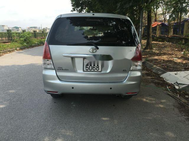 Toyota Innova 2010 - Bán Toyota Innova năm sản xuất 2010, màu bạc 