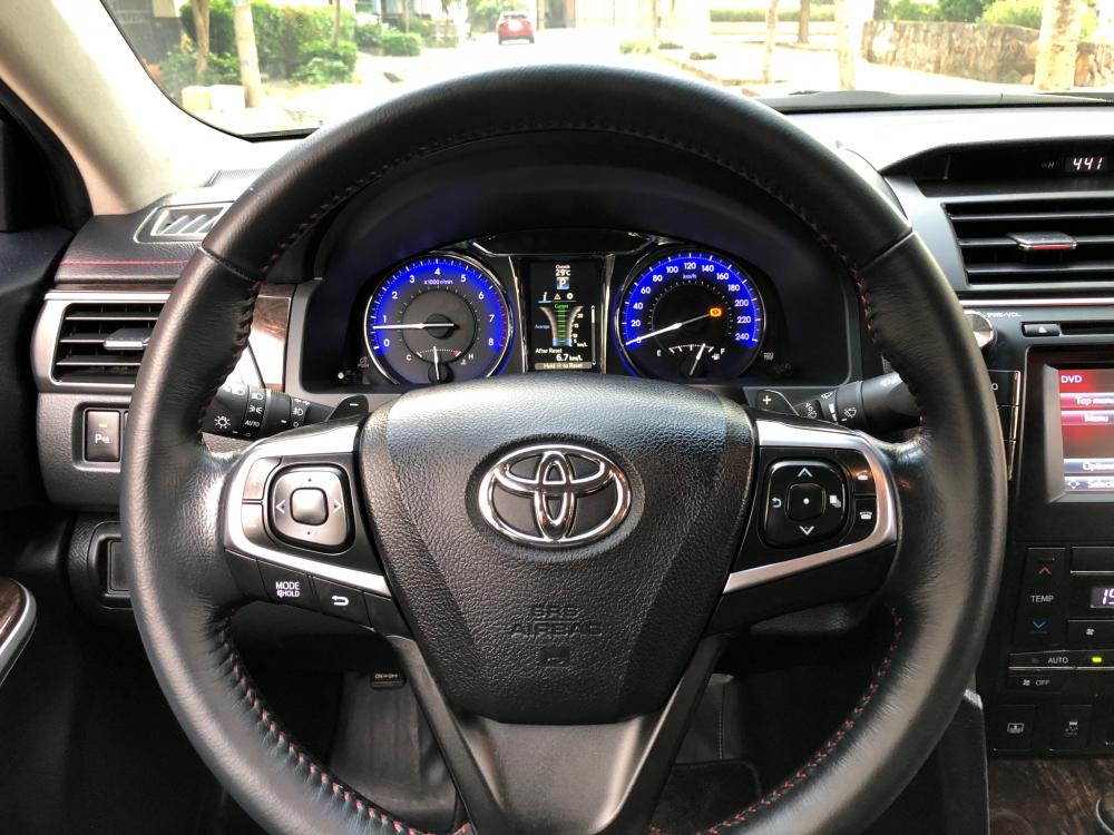 Toyota Camry 2.5 Q 2015 - Bán Camry 2.5Q 2015 một chủ mua mới, đi 26000 km
