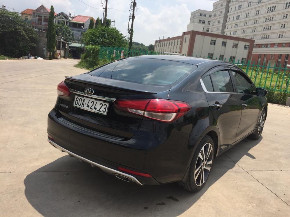 Kia Cerato 2017 - Bán xe Kia Cerato sản xuất 2017 AT, màu đen, 585 triệu