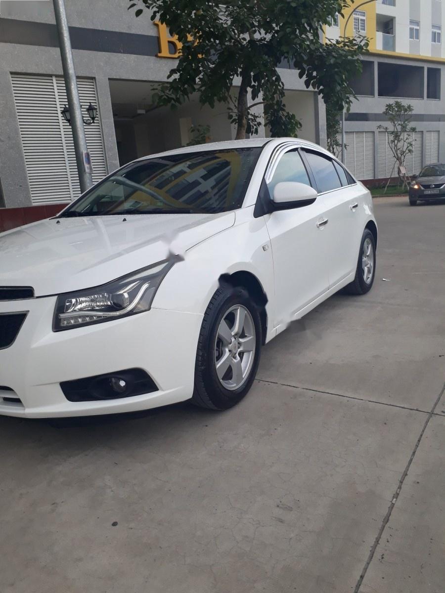 Chevrolet Cruze 2014 - Cần bán gấp Chevrolet Cruze đời 2014, màu tím, giá chỉ 390 triệu