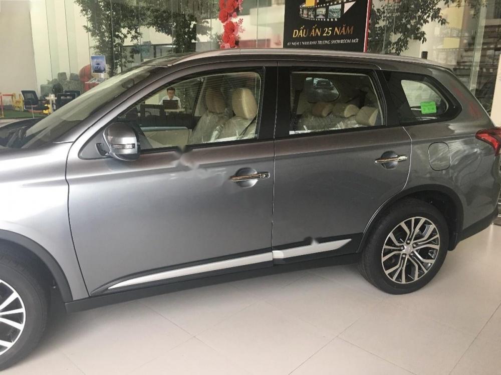 Mitsubishi Stavic 2.0 Cvt 2018 - Bán xe Mitsubishi Outlander 2.0 Cvt năm sản xuất 2018, giá chỉ 800 triệu