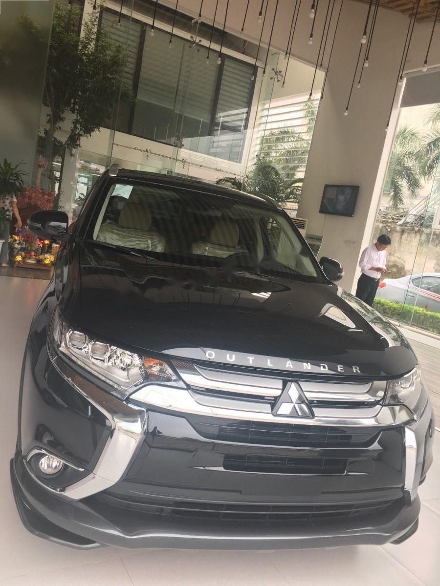 Mitsubishi Stavic 2.4 premium 2018 - Bán Mitsubishi Outlander 2.4 premium sản xuất năm 2018, màu đen