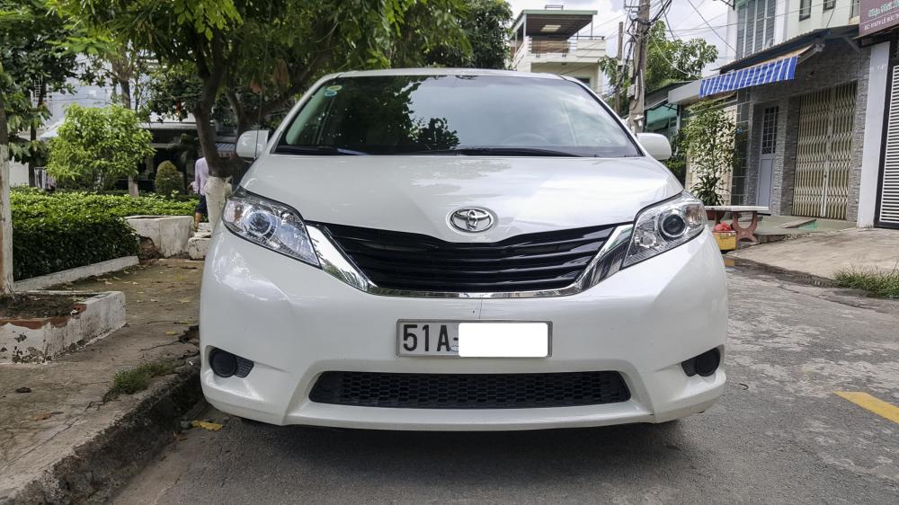 Toyota Sienna 2011 - Cần bán xe Toyota Sienna đời 2011, màu trắng, xe nhập