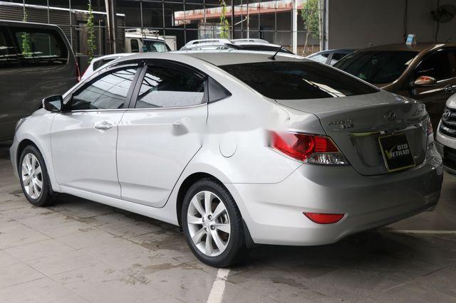 Hyundai Accent   blue 1.4AT  2013 - Bán ô tô Hyundai Accent blue 1.4AT đời 2013, màu bạc