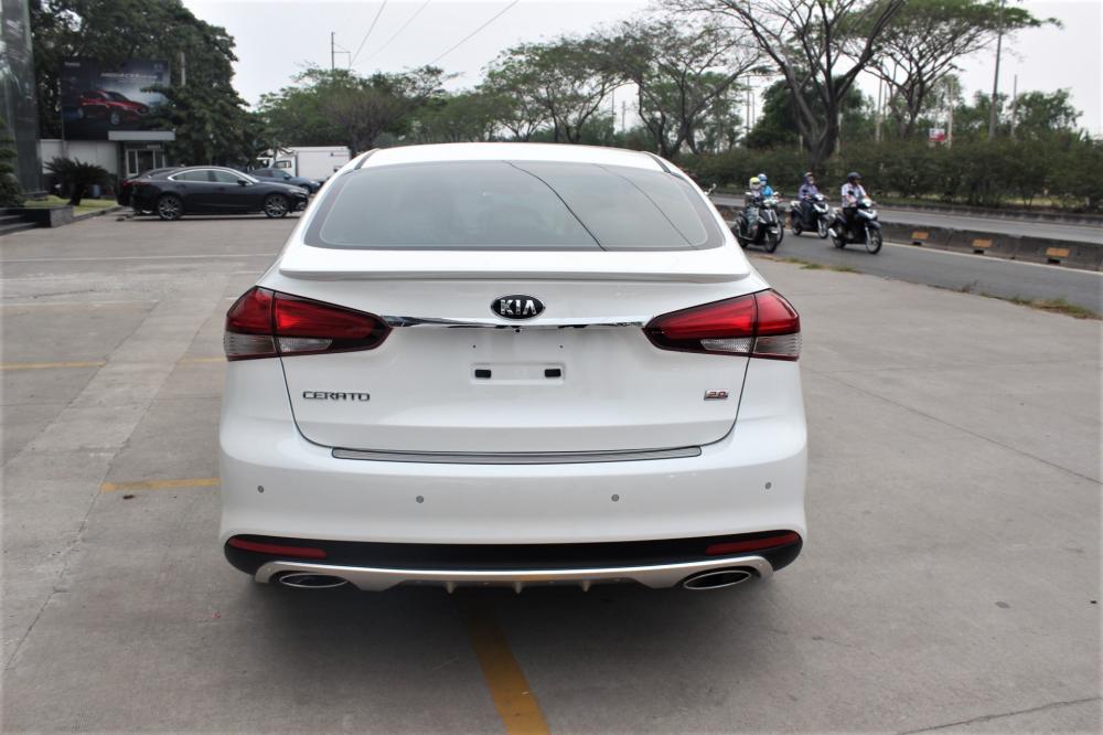 Kia Cerato 2018 - Bán Kia Cerato 1.6, máy xăng, số tự động, hỗ trợ góp 80%, giao xe ngay. LH 0938.900.433