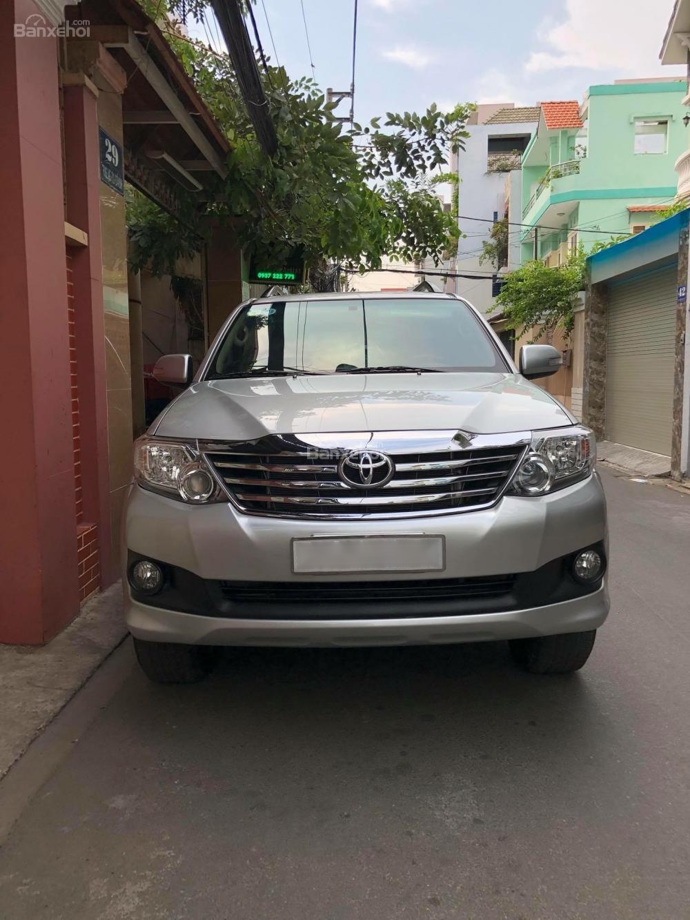 Toyota Fortuner 2013 - Bán ô tô Toyota Fortuner sản xuất năm 2013, màu bạc