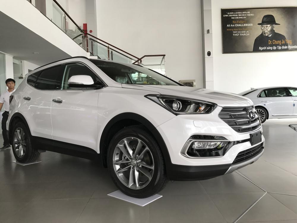 Hyundai Santa Fe full 2018 - Bán Hyundai Santa Fe full đời 2018 máy Dầu, màu trắng, mới 100%