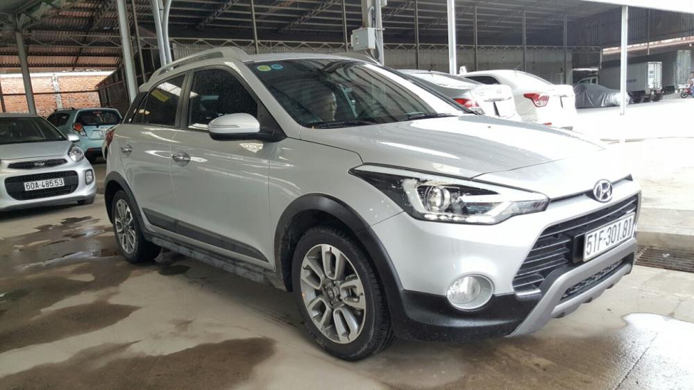 Hyundai i20 Active Active 1.4AT 2015 - Bán Hyundai I20 Active 1.4AT màu bạc, số tự động, nhập Ấn Độ 2015, biển Sài Gòn.