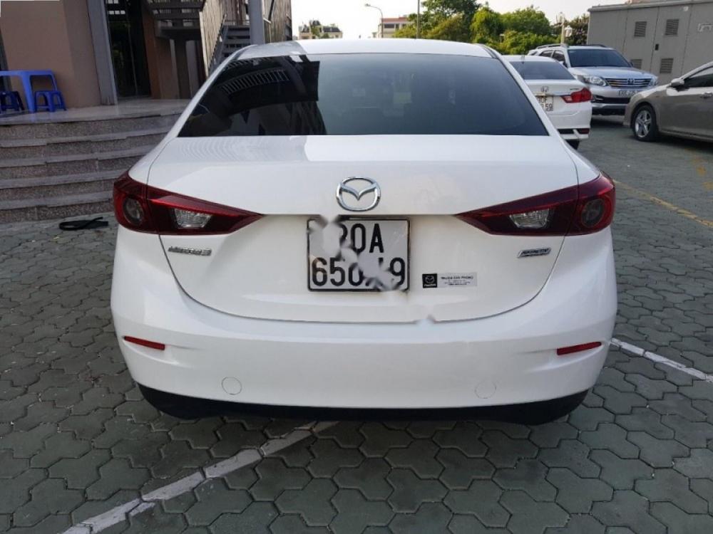 Mazda 3 2015 - Cần bán gấp Mazda 3 sản xuất năm 2015, màu trắng, giá tốt