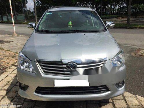 Toyota Innova 2.0E  2013 - Cần bán lại xe Toyota Innova 2.0E đời 2013, màu bạc 
