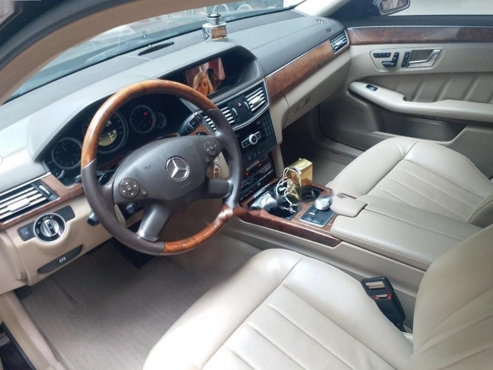 Mercedes-Benz E class E300 2011 - Chính chủ bán xe Mercedes E300 năm 2011, màu nâu, nhập khẩu