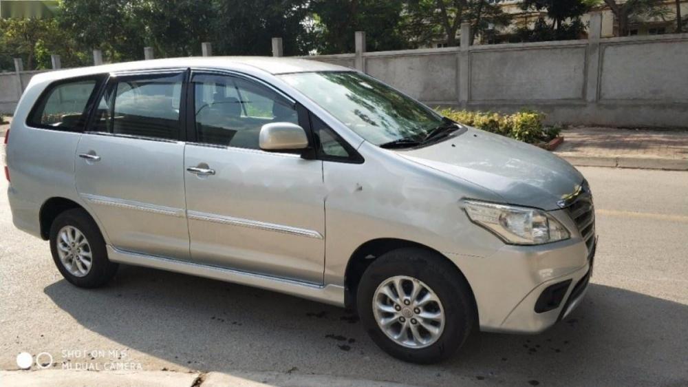 Toyota Innova 2.0 MT 2014 - Cần bán gấp Toyota Innova 2.0 MT năm sản xuất 2014, màu bạc, nhập khẩu nguyên chiếc chính chủ, 550tr