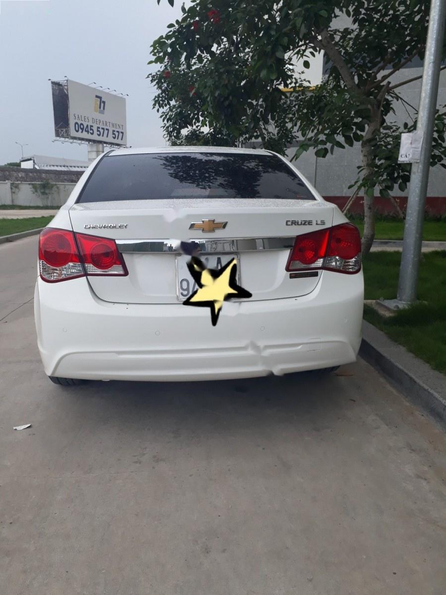 Chevrolet Cruze 2014 - Cần bán gấp Chevrolet Cruze đời 2014, màu tím, giá chỉ 390 triệu