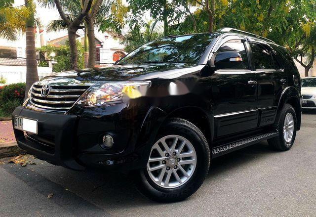 Toyota Fortuner  V 2014 - Cần bán gấp Toyota Fortuner V năm 2014, màu đen