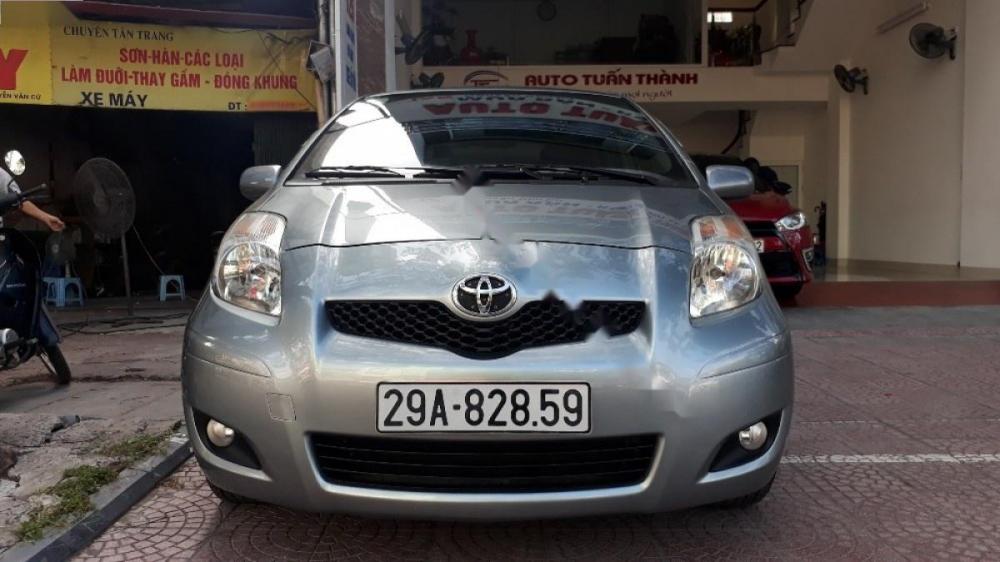 Toyota Yaris 1.3 AT 2010 - Bán Toyota Yaris 1.3 AT 2010, màu bạc, nhập khẩu nguyên chiếc chính chủ