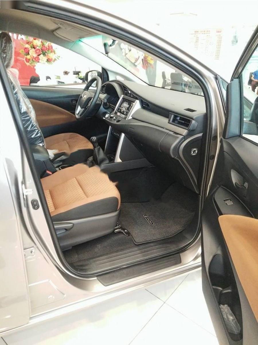 Toyota Innova 2.0E 2018 - Cần bán xe Toyota Innova 2.0E sản xuất 2018 giá cạnh tranh