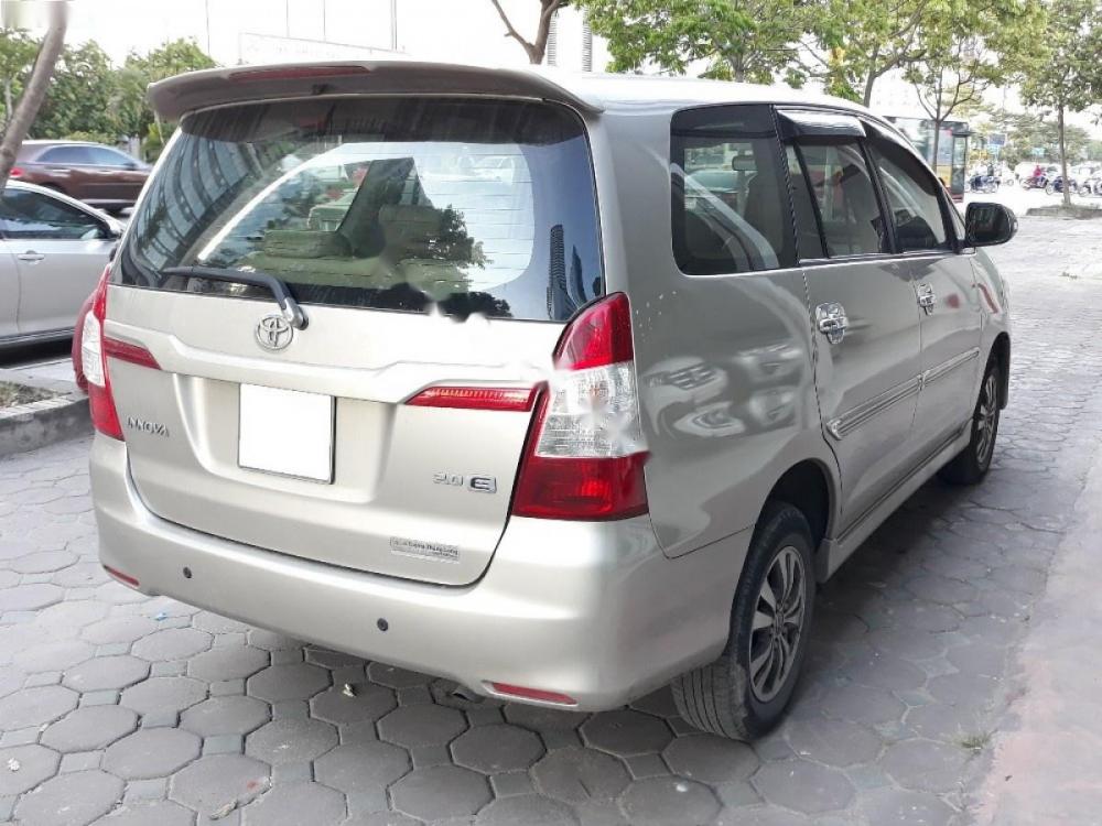 Toyota Innova 2.0 E 2015 - Cần bán Toyota Innova 2.0 E đời 2015, màu vàng chính chủ, giá 615tr