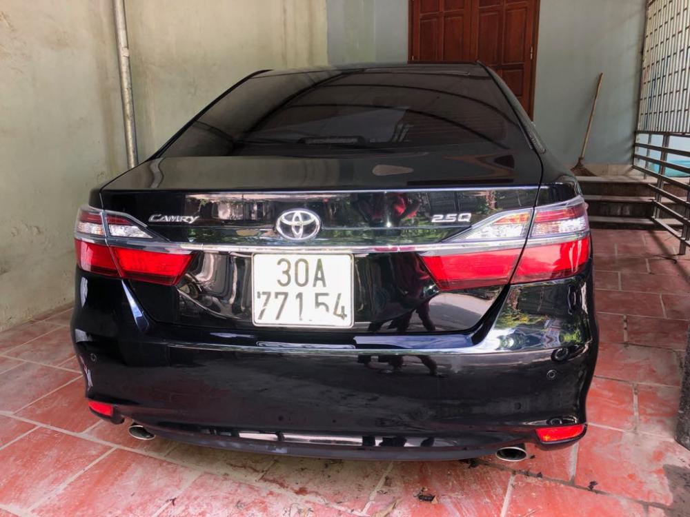 Toyota Camry 2.5Q 2015 - Lên đời xe nên cần bán xe Toyota Camry 2.5Q sx 2015, màu đen