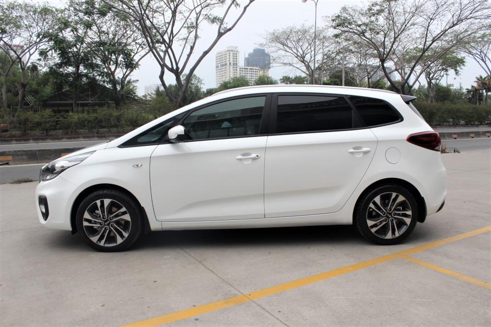 Kia Rondo GMT 2018 - Bán Kia Rondo 2.0 máy xăng, số sàn, đời 2018, LH: 0938.900.433