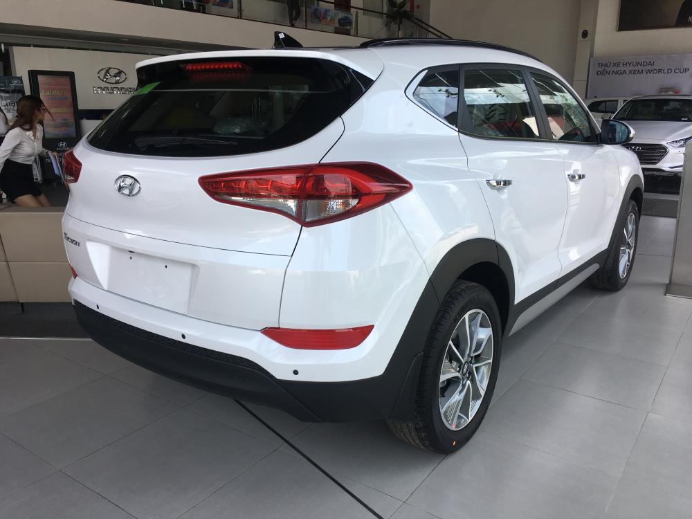 Hyundai Tucson 2.0 full xăng 2018 - Bán xe Hyundai Tucson 2.0 full xăng năm 2018, màu trắng, giá 840tr