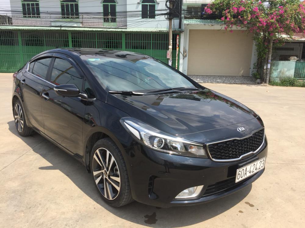 Kia Cerato 2017 - Bán xe Kia Cerato sản xuất 2017 AT, màu đen, 585 triệu