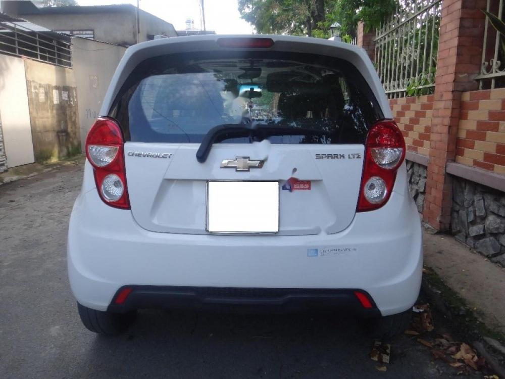 Chevrolet Spark LTZ 2013 - Cần bán lại xe Chevrolet Spark LTZ đời 2013, màu trắng