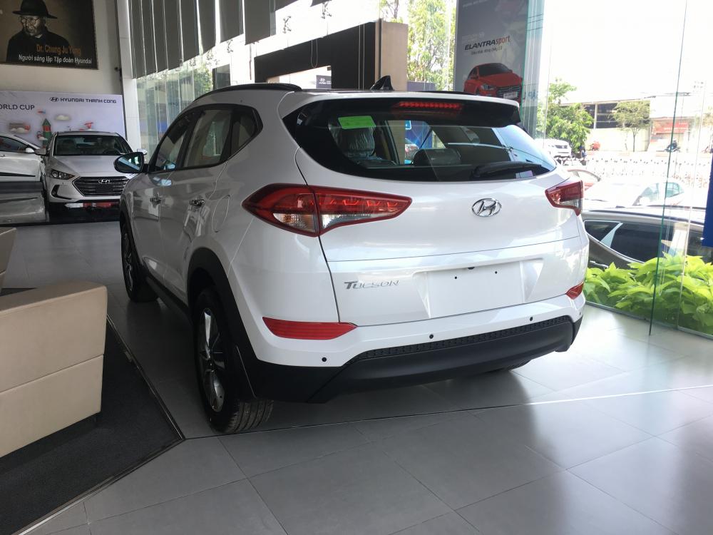 Hyundai Tucson 2.0 full xăng 2018 - Bán xe Hyundai Tucson 2.0 full xăng năm 2018, màu trắng, giá 840tr