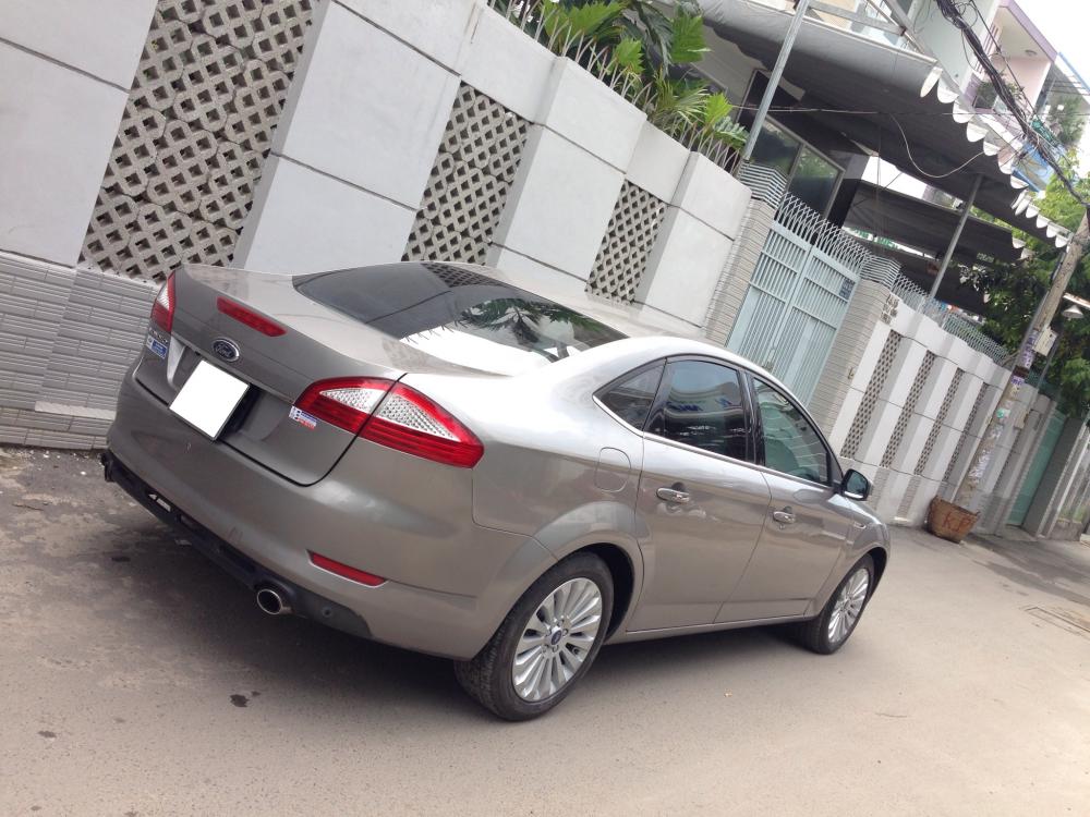 Ford Mondeo 2011 - Cần bán xe Ford Mondeo 2011 màu bạc, xe tâm huyết của nhà xài kĩ còn rất mới