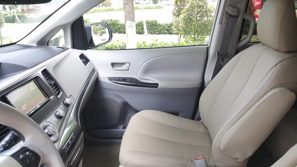 Toyota Sienna 2011 - Cần bán xe Toyota Sienna đời 2011, màu trắng, xe nhập