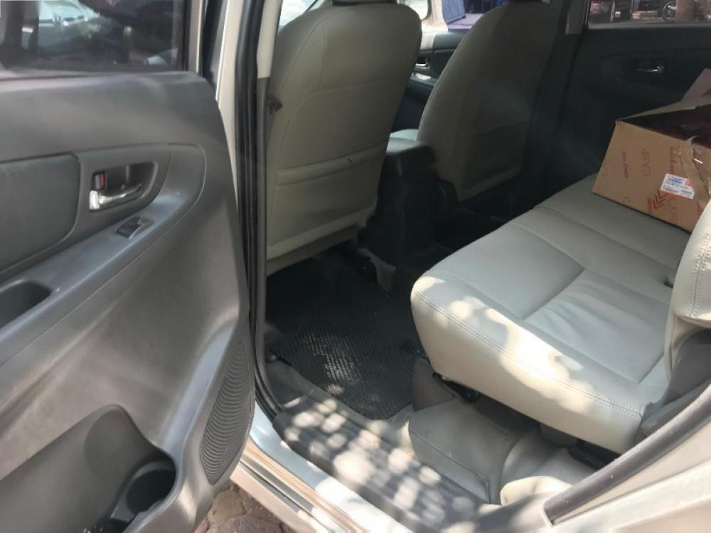 Toyota Innova 2012 - Bán ô tô Toyota Innova sản xuất năm 2012, màu bạc