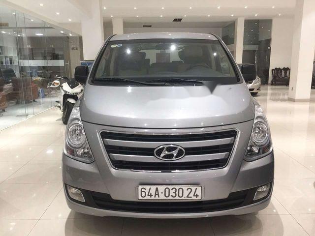 Hyundai Grand Starex 2016 - Cần bán xe Hyundai Grand Starex đời 2016, màu bạc đẹp như mới, 850 triệu