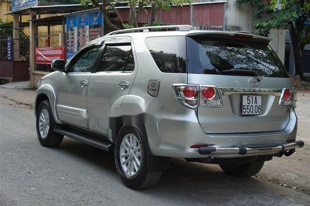 Toyota Fortuner   V  2013 - Cần bán lại xe Toyota Fortuner V sản xuất 2013, màu bạc 